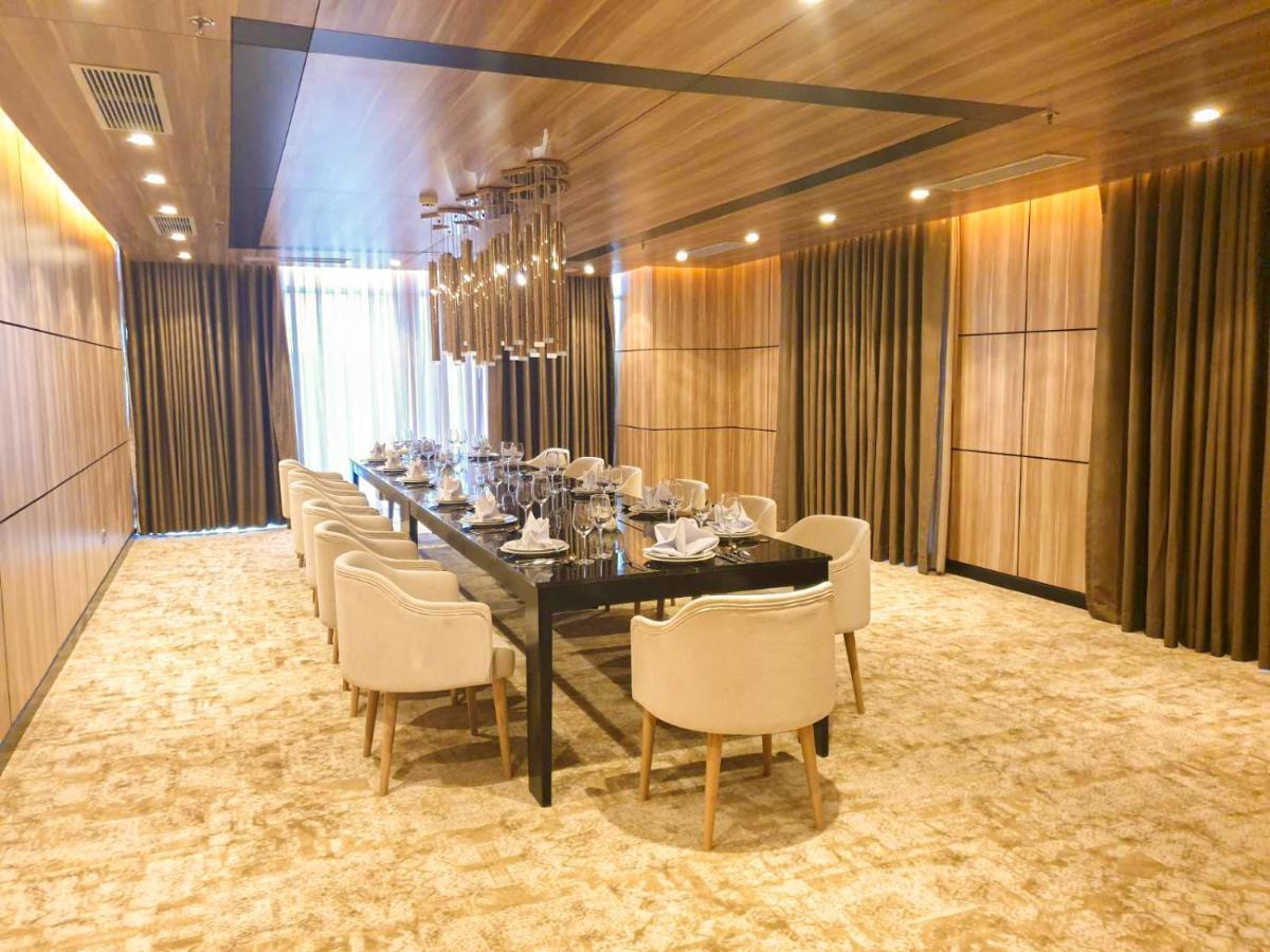 Diamond Stars Ben Tre Hotel Eksteriør billede A private dining room at the restaurant