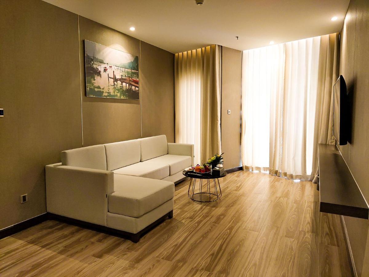 Diamond Stars Ben Tre Hotel Eksteriør billede A living room with vinyl flooring