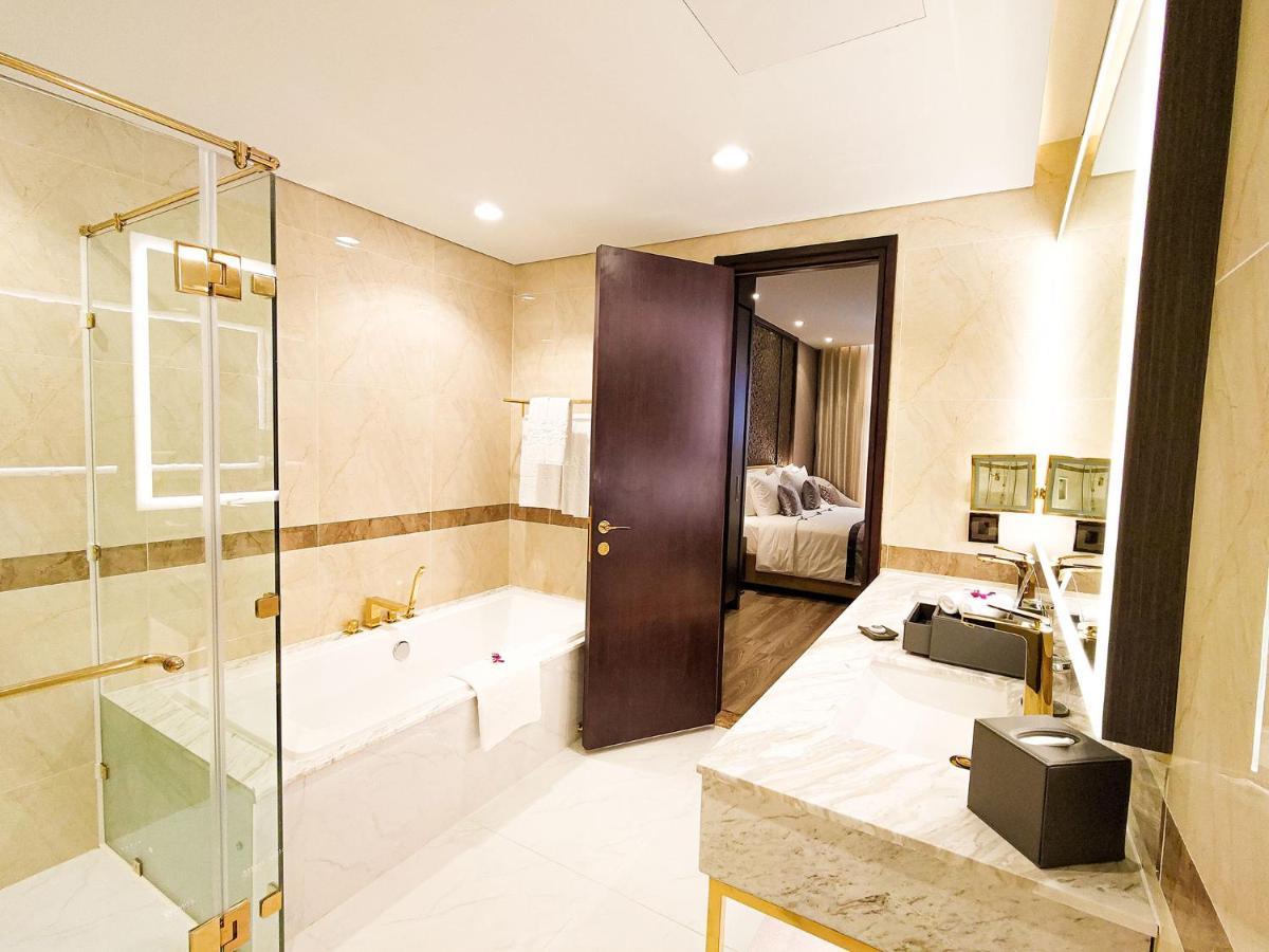 Diamond Stars Ben Tre Hotel Eksteriør billede Bathroom