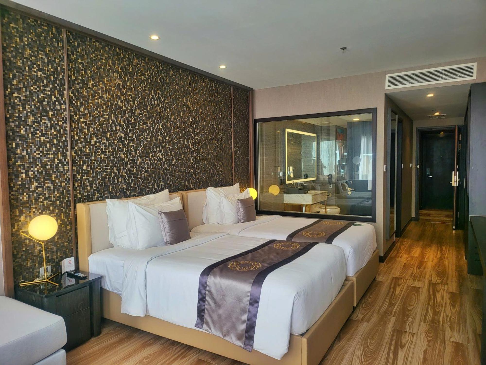 Diamond Stars Ben Tre Hotel Eksteriør billede Deluxe Room