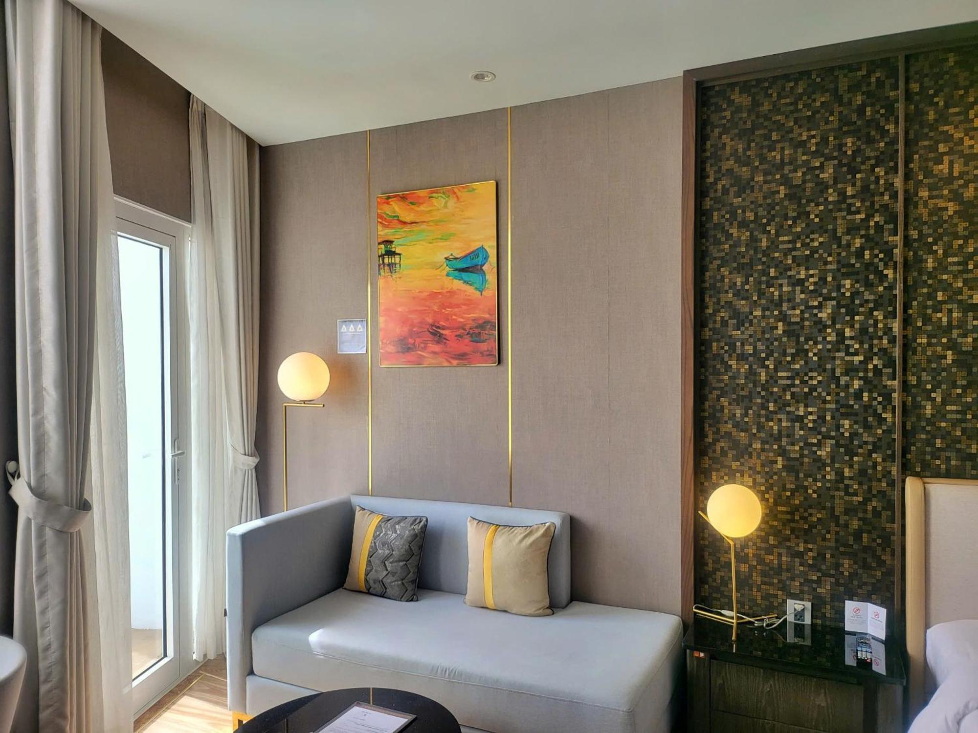 Diamond Stars Ben Tre Hotel Eksteriør billede A room at the hotel
