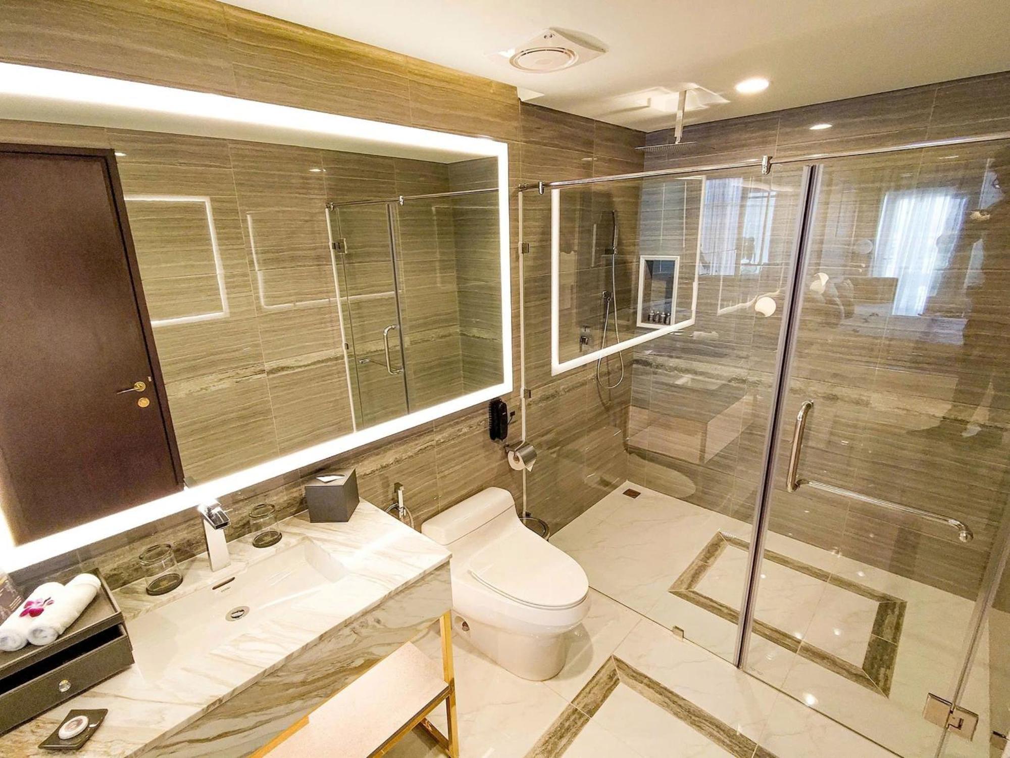 Diamond Stars Ben Tre Hotel Eksteriør billede Bathroom