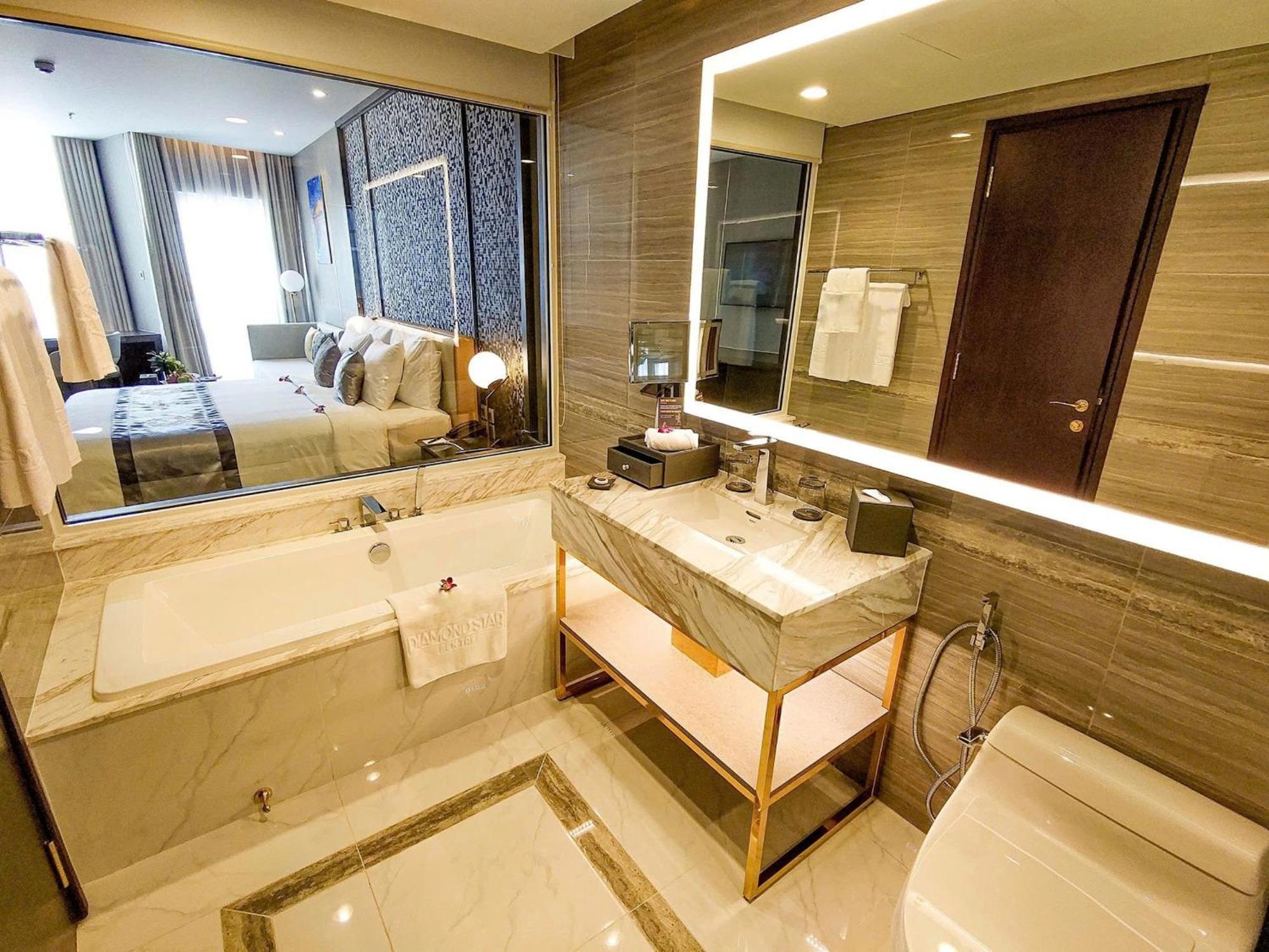 Diamond Stars Ben Tre Hotel Eksteriør billede Bathroom